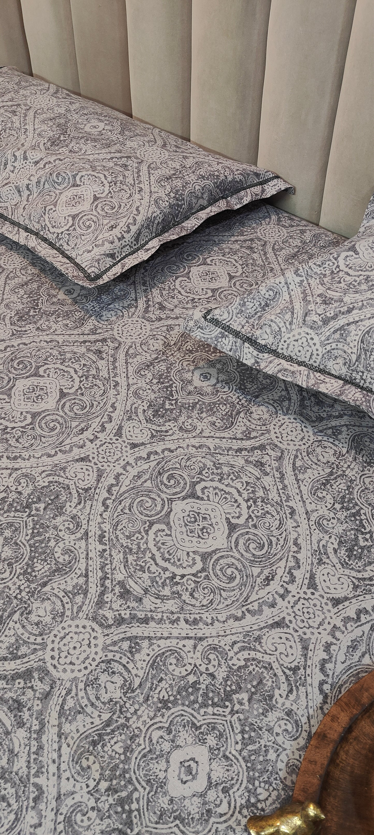 Grey Paisley™ - Super King Pure Cotton Bedsheet