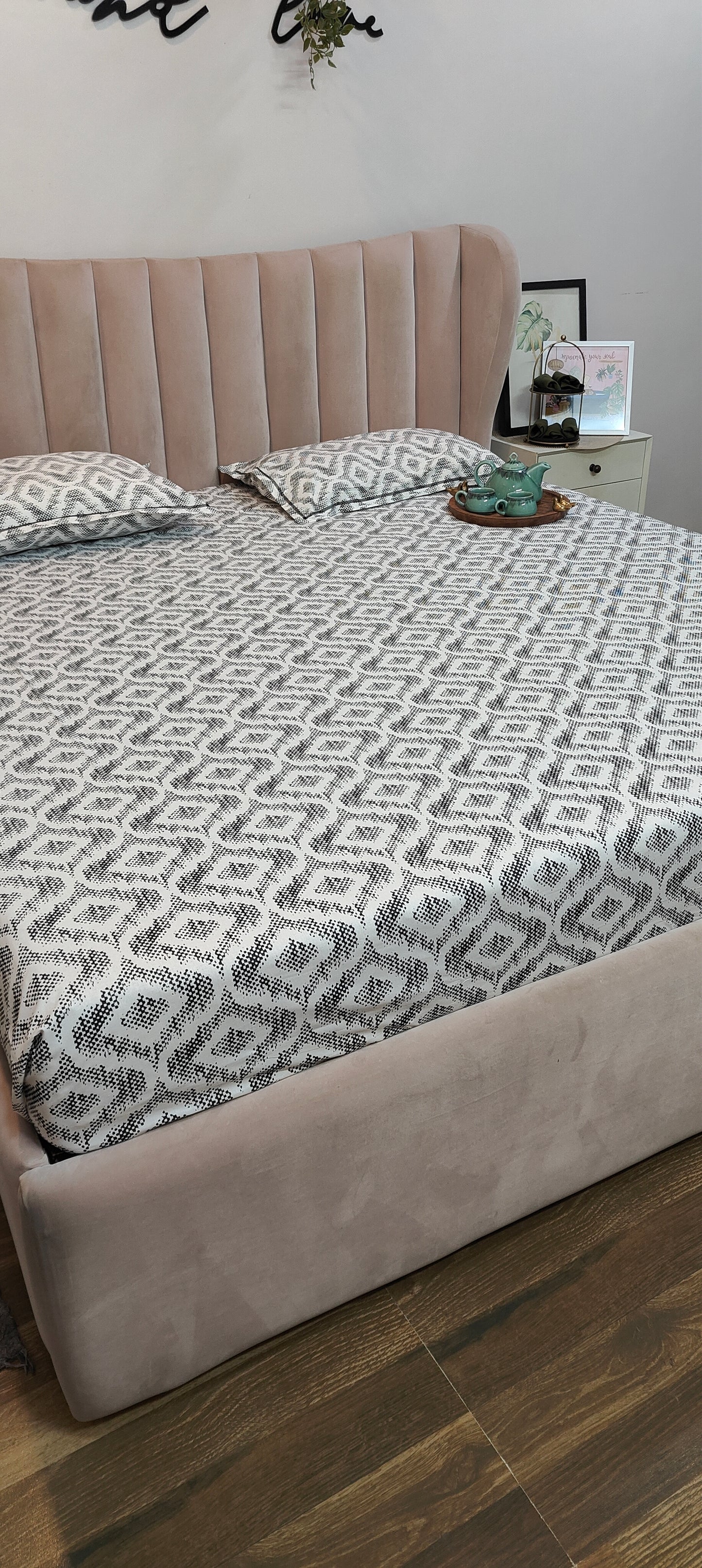 Pixelated (B&W Collection)™ - Super King Pure Cotton Bedsheet