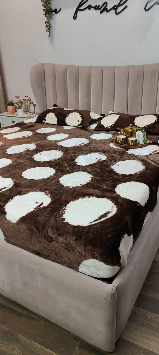 Choco Moons™ - Premium Velvet Bedsheet