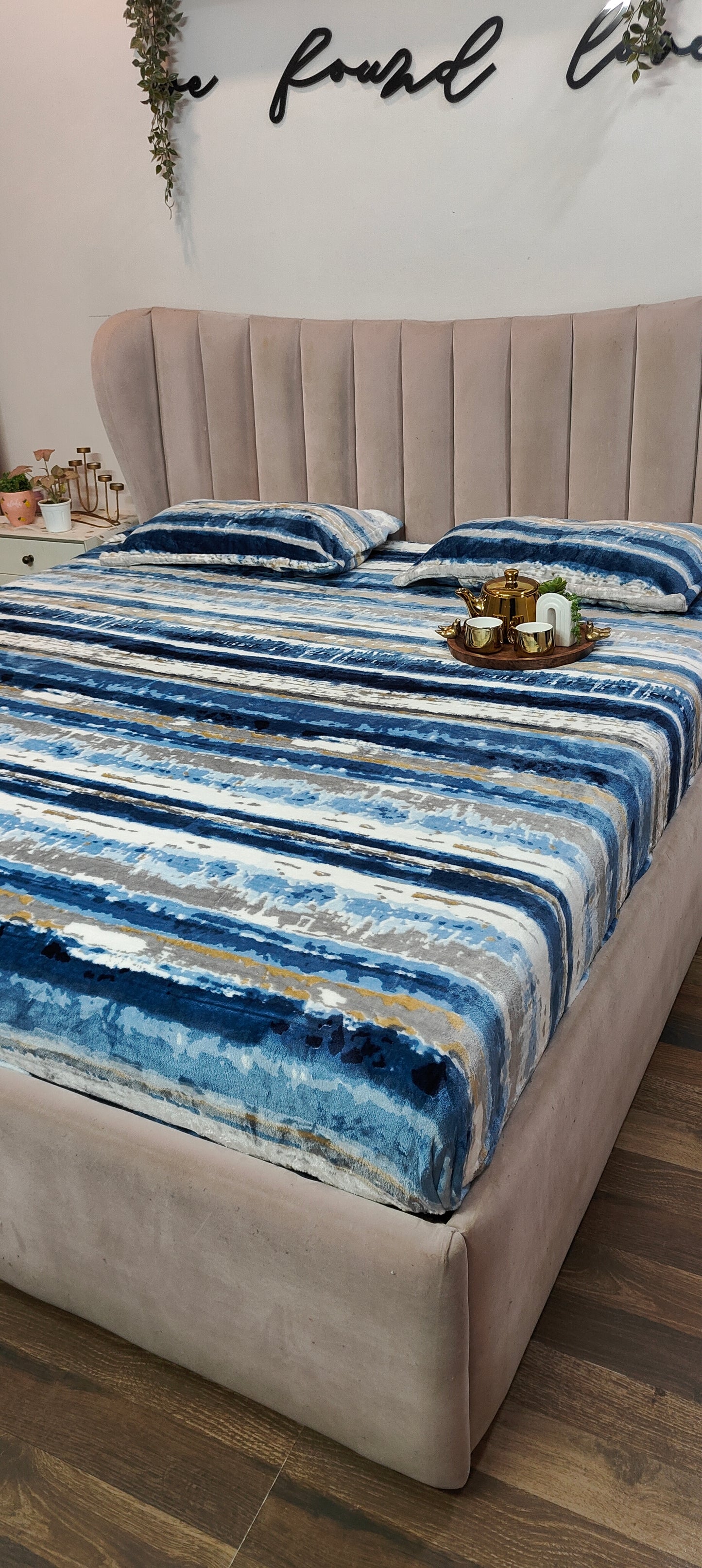 River Side™ - Premium Velvet Bedsheet