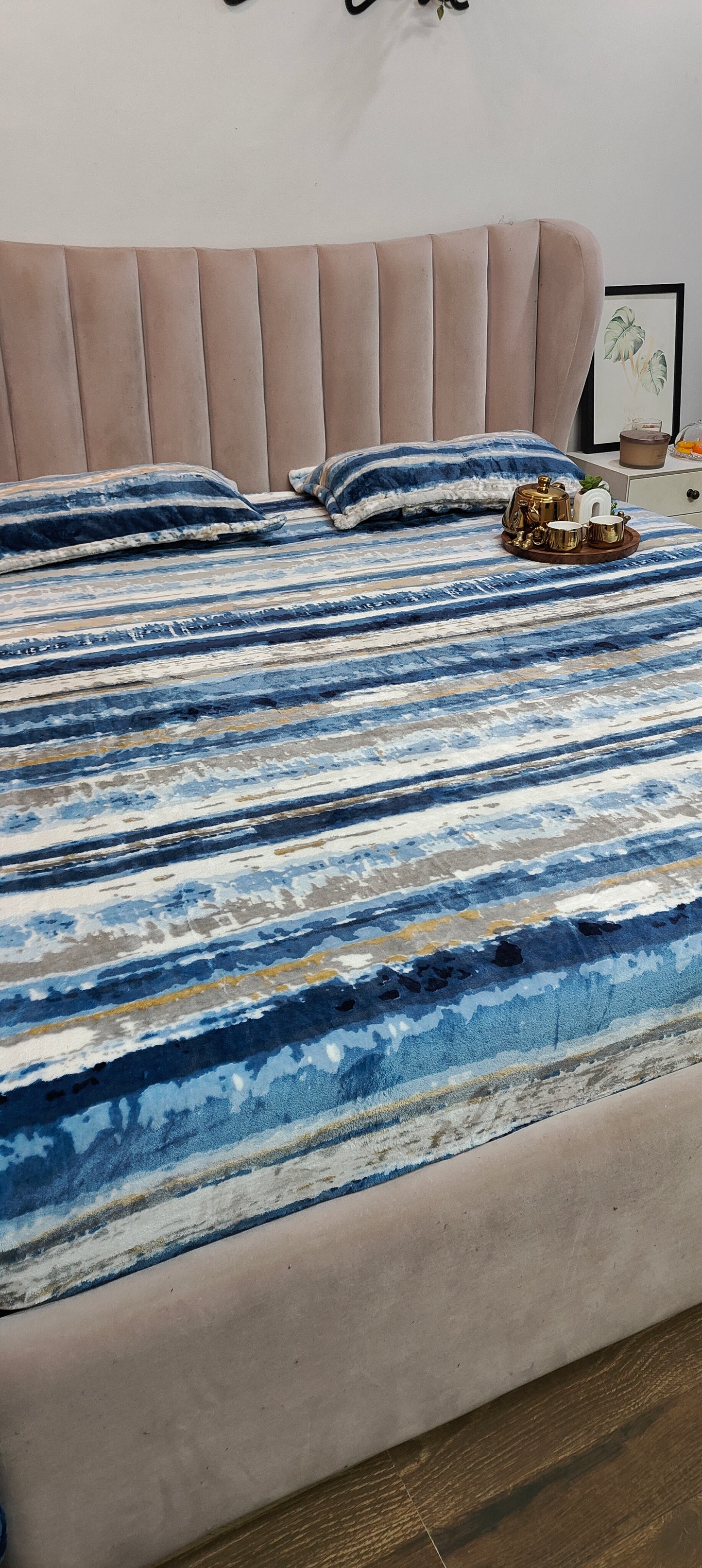 River Side™ - Premium Velvet Bedsheet