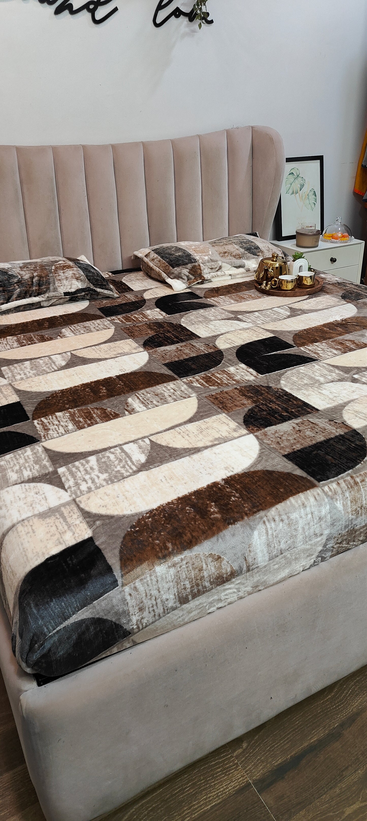 Shades of Brown™ - Premium Velvet Bedsheet